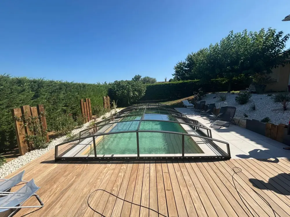 Installation d’un abri télescopique Imperia Azure dans le pays de l’Ozon