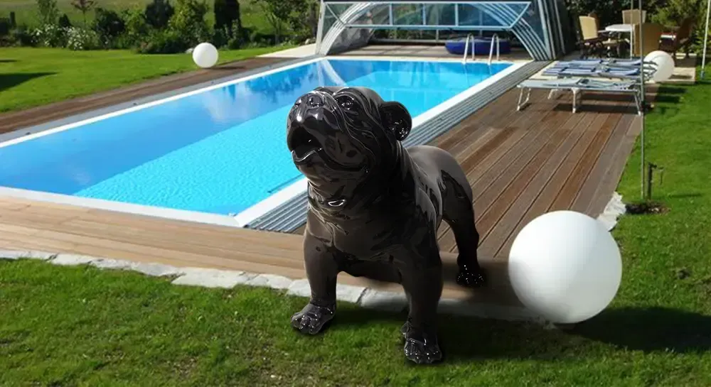Trouver une statue de chien en résine noire pour l'extérieur près d'une piscine à Vienne et Lyon